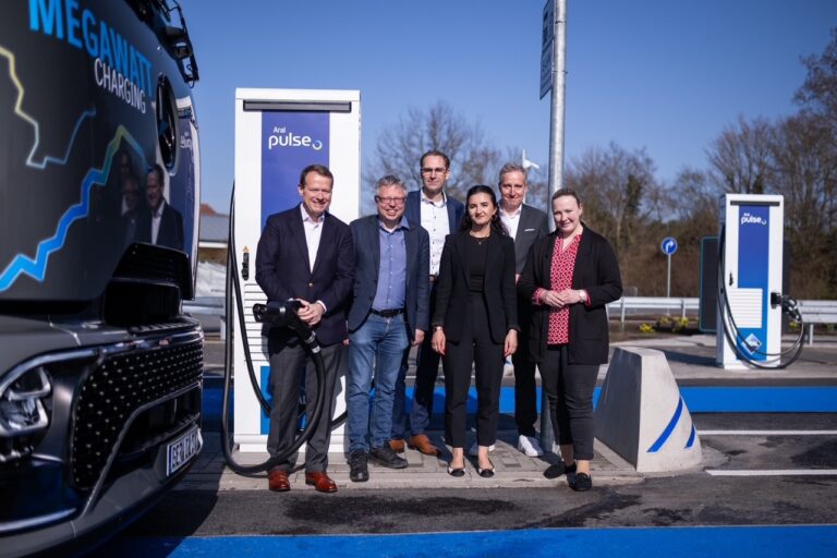Eröffnung des neuen Megawatt-Ladeparks
